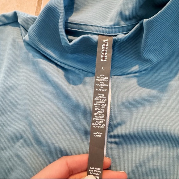 NWT Vuori Lux Rib Half Zip Long Sleeve Cropped Top in Stillwater Blue - Picture 5 of 10